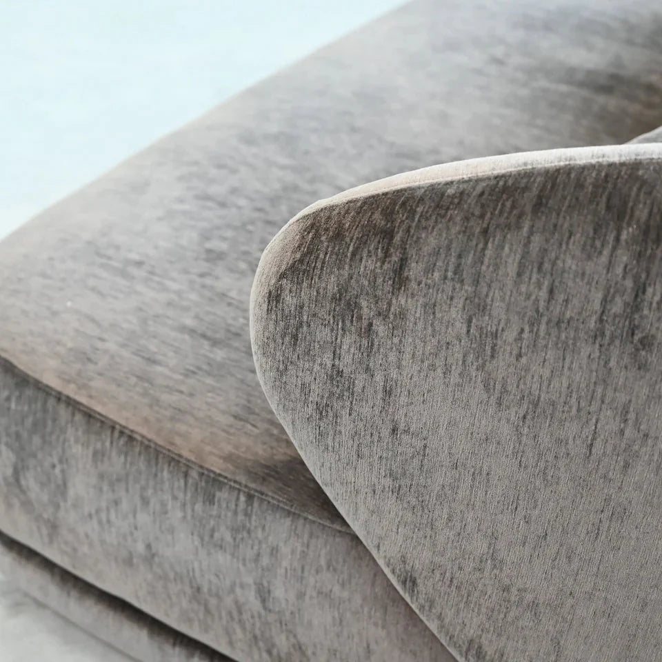 MB - VOLTAIRE LOUNGE CHAIR