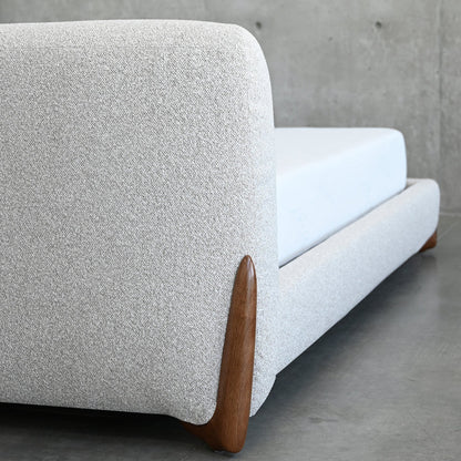 MB - MESA UPHOLSTERED BED